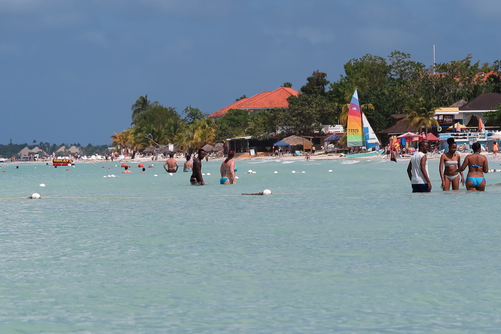 plaža, voda in smeh